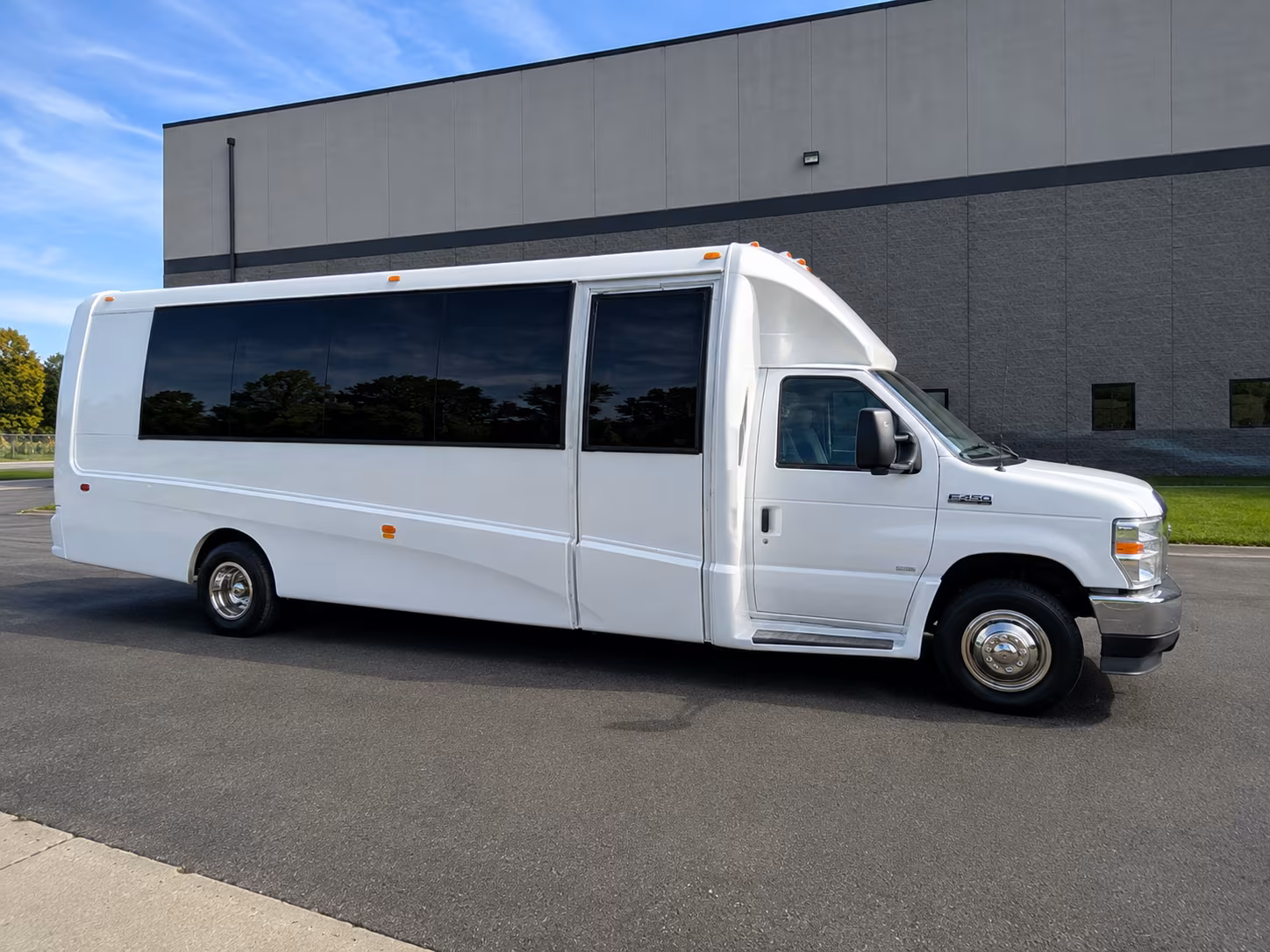 minibus rentals for private winery tours off de portola road